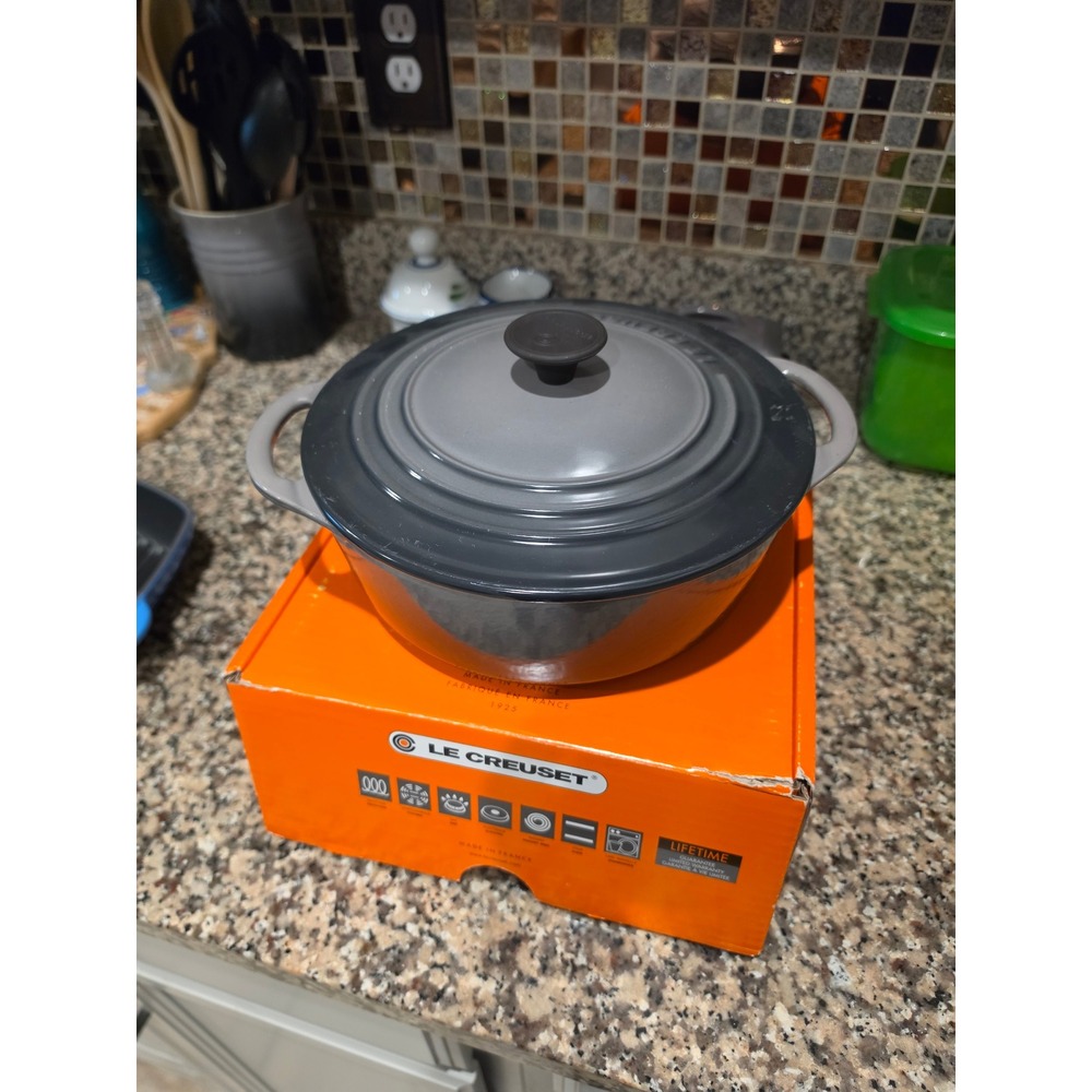Le Creuset 2.75 Qt Round Dutch Oven Oyster Grey Enameled Cast Iron 22cm Cocotte
